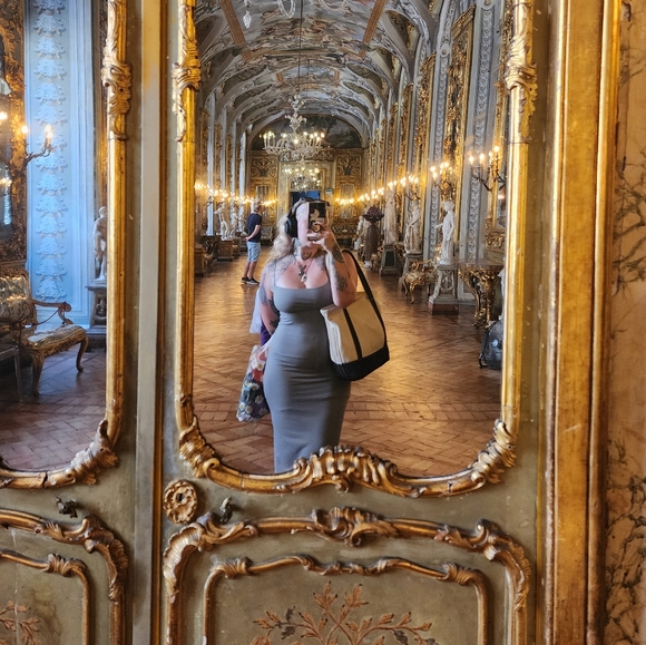 Meet your Posher, Rie - Picture 2 of 3